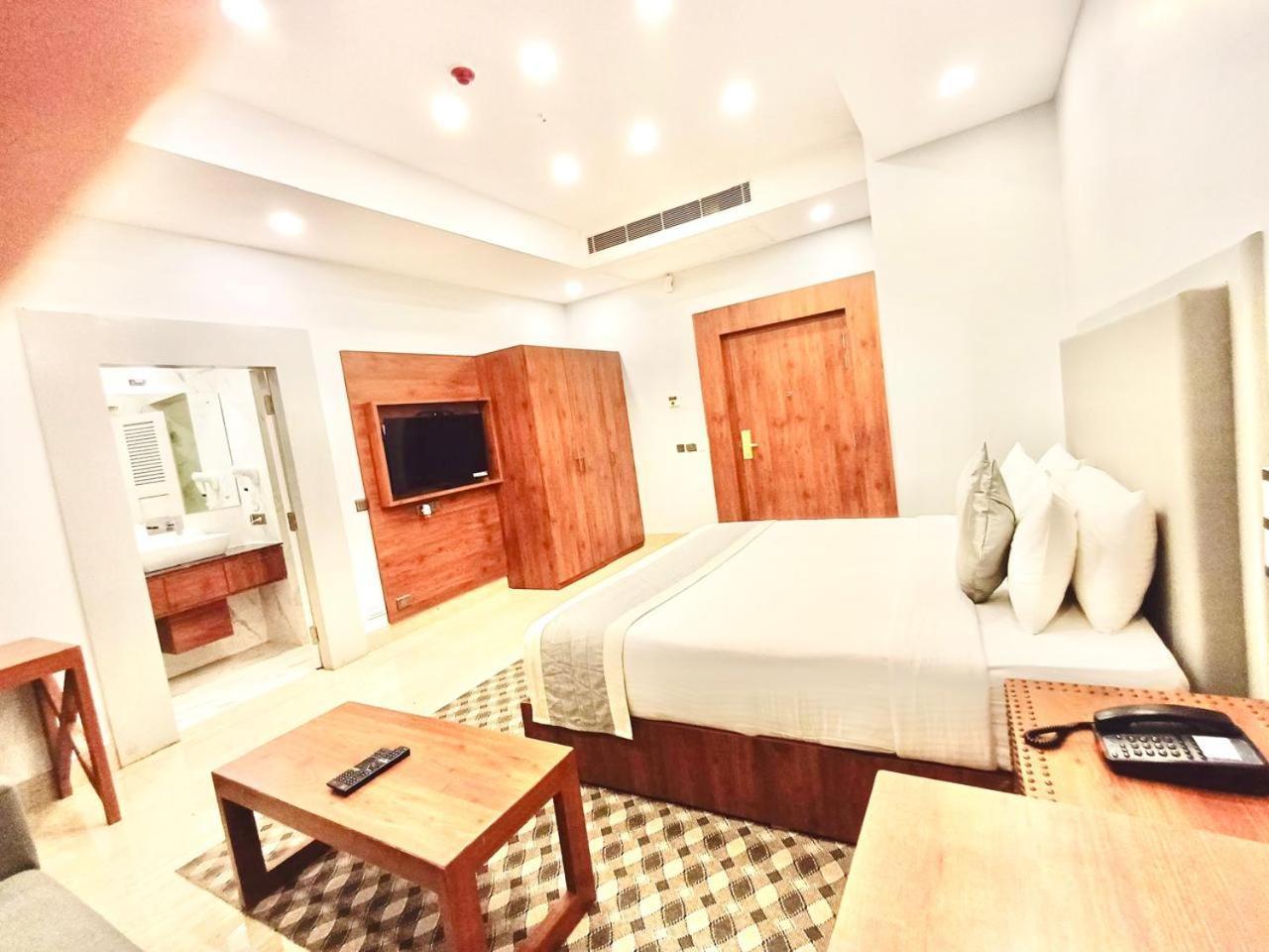 Seven Hills Hotel Puri Exterior photo